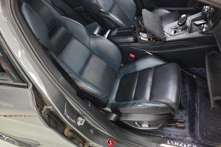 Used Lynk & Co 05 2020 2.0TD Two-Wheel Drive Shine Halo Right Front Seat