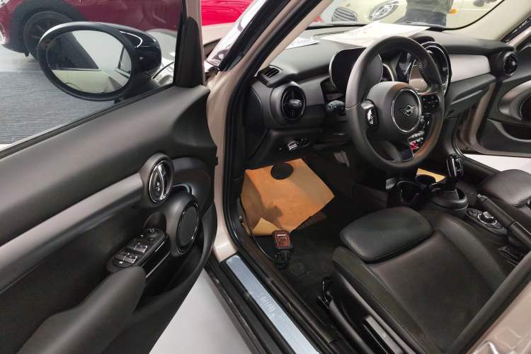 Used MINI MINI 2022 Updated 1.5T COOPER Classic Edition Five-Door Version