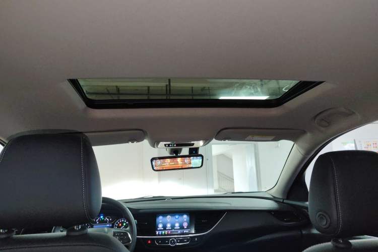 Used Buick Regal 2024 25T Deluxe Edition Headliner