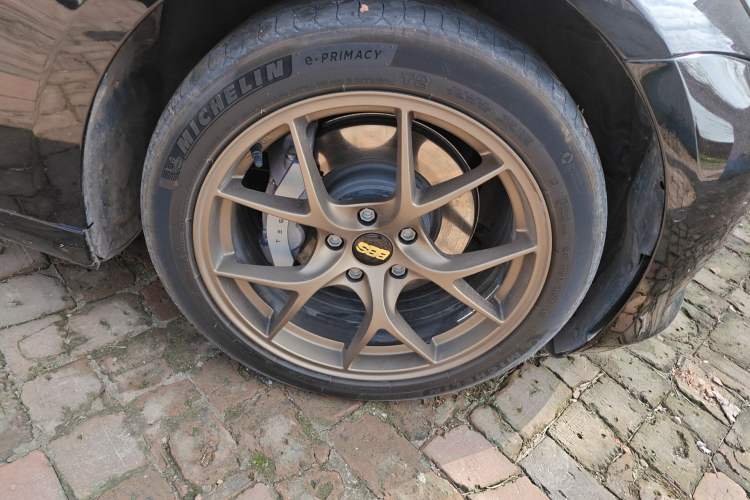 Used Tesla Model 3 2022 Rear-Wheel-Drive Version Right Front Wheel Hub