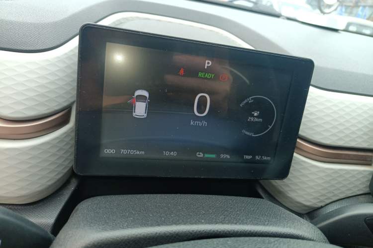 Used SOL E10X 2021 302 km Range Luxury Version 30.2 kWh Instrument Cluster