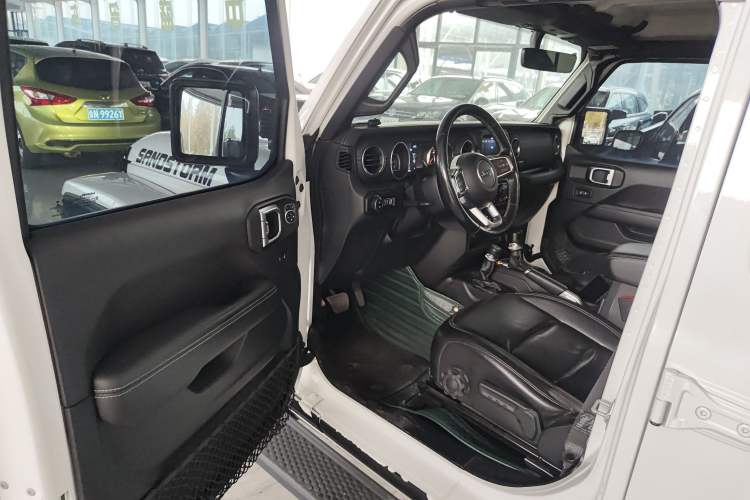 Used Jeep Wrangler 2019 2.0T Sahara Four-Door Version China VI Emission Standard