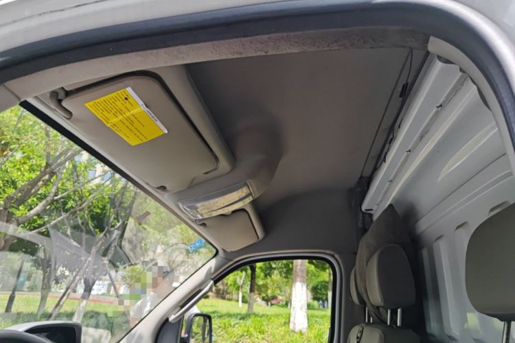 Used SAIC MAXUS Xintu V80 2021 2.0T Manual Classic City Delivery King Short Wheelbase Mid-Roof Design 3 Seats
