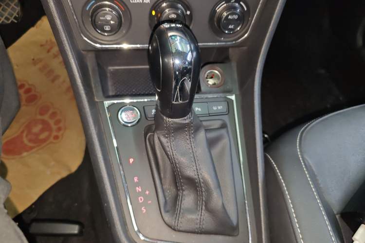 Used Volkswagen Lavida 2017 230TSI DSG Comfort Edition Gear Lever