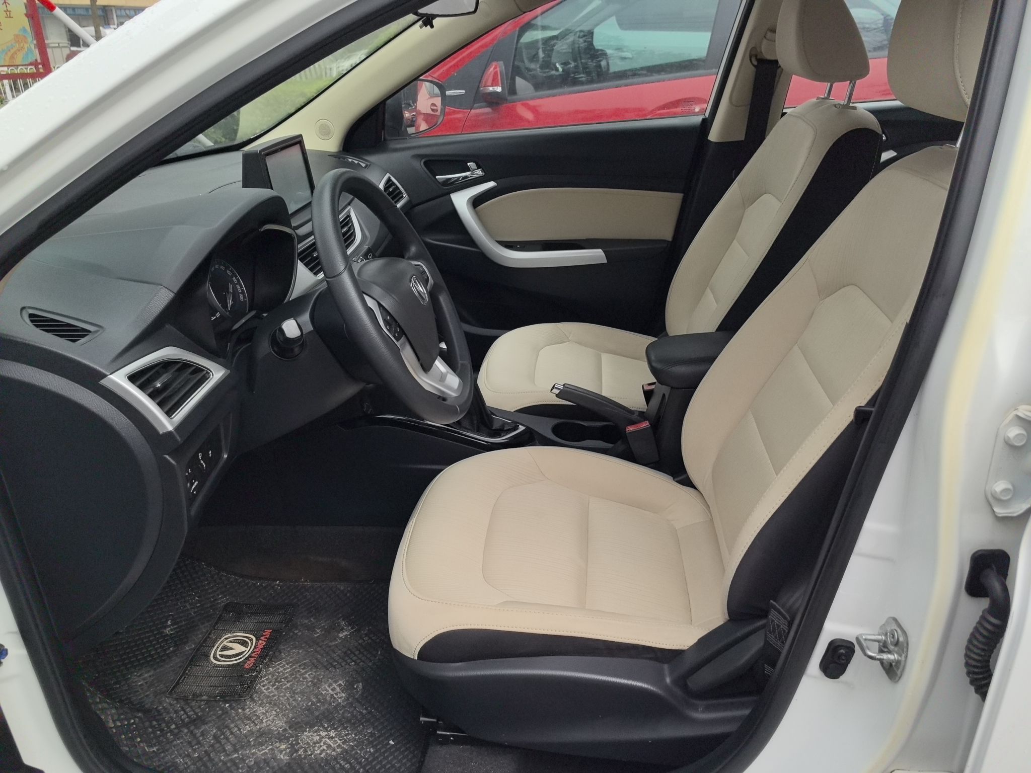 Переднее сиденье в автомобиле