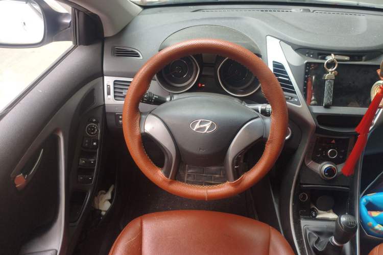 Used Hyundai Elantra (5th Generation / Langdong) 2015 1.6L Manual Leading Model Steering Wheel