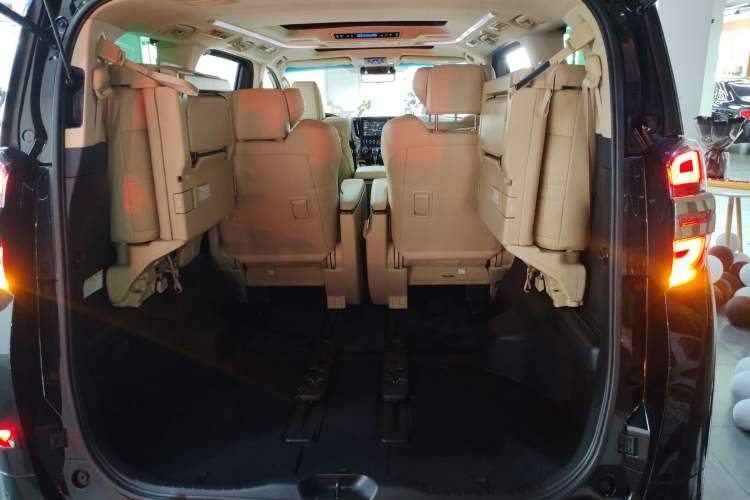 Used Toyota Vellfire 2020 Dual-Engine 2.5L HV Prestige Edition Trunk