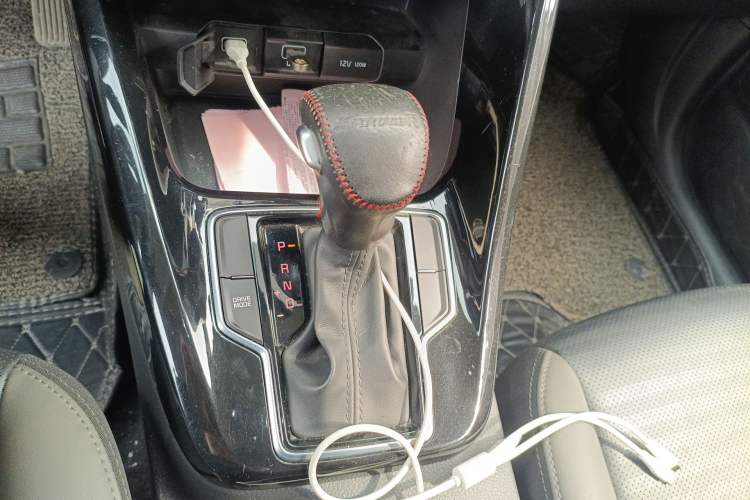 Used Kia Sportage R 2019 2.0L Automatic Smart Luxury Edition Gear Lever