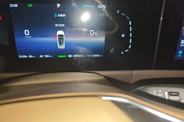 Used Landian E5 2024 Honor Edition 100KM Premium Model 7 Seats Odometer Close Up