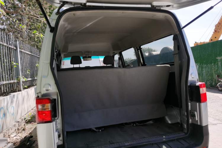 Used Jinbei Hiace X30 2024 1.5L Champion Edition Passenger Vehicle 5/6/7 Seats Trunk