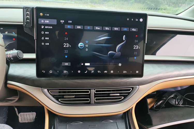 Used Denza D9 2022 DM-i 1040 Prestige Model Audio And AC Panel