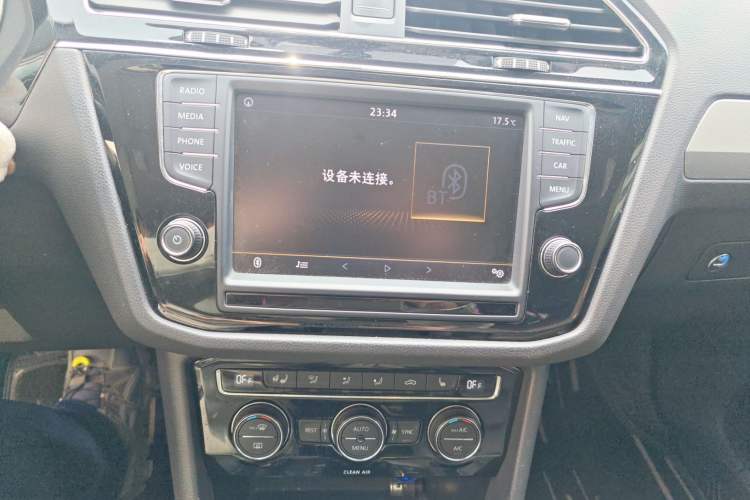 Used Volkswagen Tiguan L 2017 330TSI Automatic Two-Wheel Drive Luxury Edition Audio And AC Panel