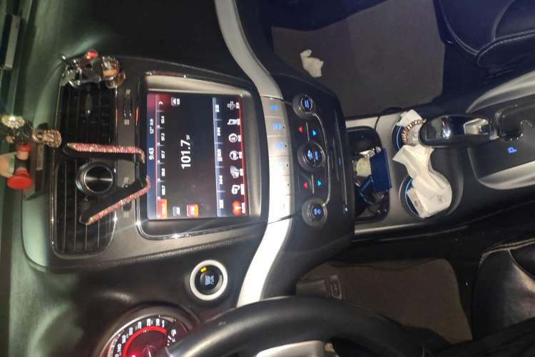 Used Dodge Journey 2013 2.4L Two-Wheel Drive Luxury Version