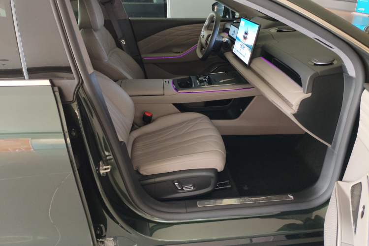 Used Geely Galaxy 8 2025 130km EM-P Starship Edition Right Front Seat