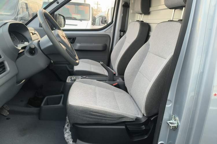 Used Wuling Yangguang 2024 300km Range Practical Window-Sealed Version 60kW
