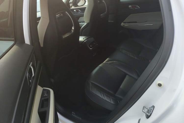 Used Lynk & Co 05 2020 2.0TD Two-Wheel Drive Shine Halo
