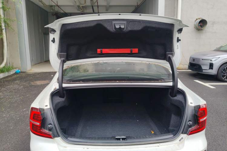 Used Volvo S60 2025 B4 Zhiyuan Luxury Edition Trunk