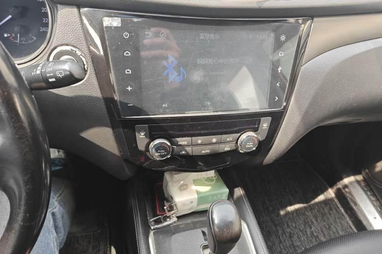 Used Nissan X-Trail 2015 2.0L CVT Comfort MAX Edition 2WD
