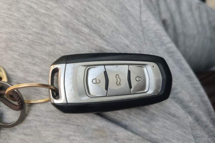 Used Geely Auto Emgrand 2016 Sedan 1.5L CVT Upward Version Vehicle Key
