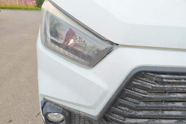 Used JMC Transit 2019 2.8T Commercial Version Short Wheelbase Mid-Roof 6-Seater China VI JX493 Right Front Headlight