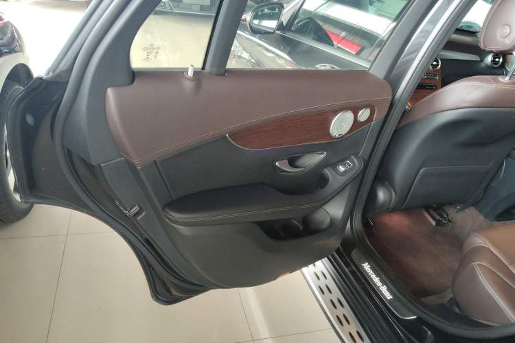 Used Mercedes-Benz GLC 2020 Facelift GLC 300 L 4MATIC Dynamic Edition