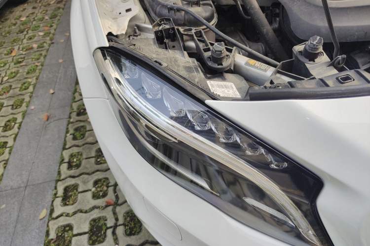 Used Mercedes-Benz GLA 2017 GLA 220 4MATIC Fashion Model Right Front Headlight