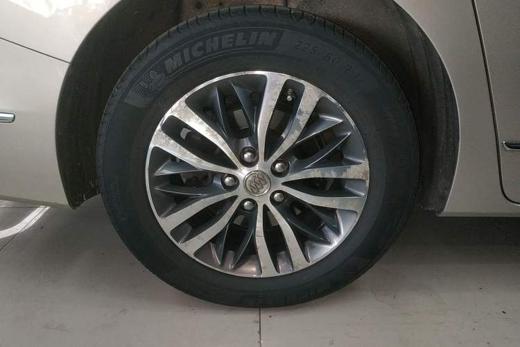 Used Buick GL8 2017 ES 28T Flagship Model China V Standard Right Rear Wheel Hub