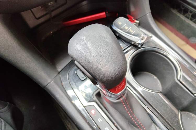 Used Chevrolet Equinox 2022 Mild Hybrid 550T RS Four-Wheel Drive Intelligent Guardian Edition Gear Lever