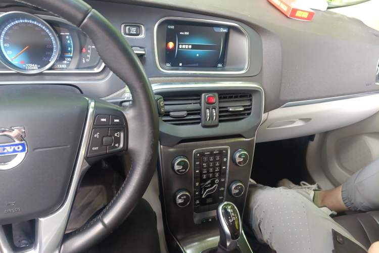 Used Volvo V40 2016 T3 Zhiyi Edition