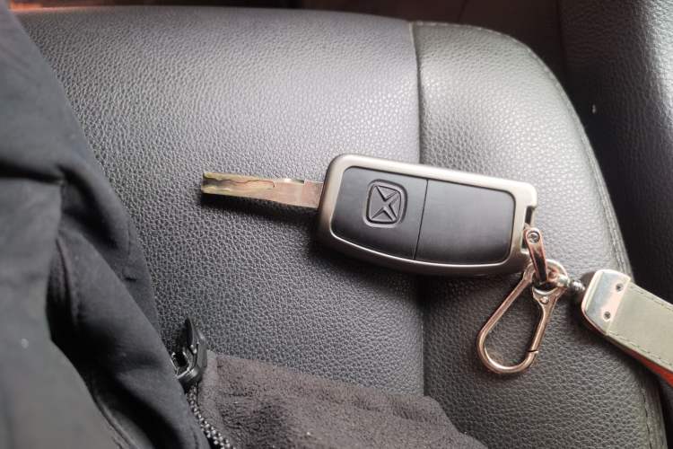 Used JMC Yusheng S350 2013 2.0T Manual 4x4 Gasoline Ultra-Luxury 5-Seater Vehicle Key