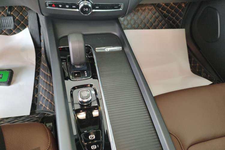 Used Volvo XC60 2025 B5 4x4 Smart Luxury Edition
