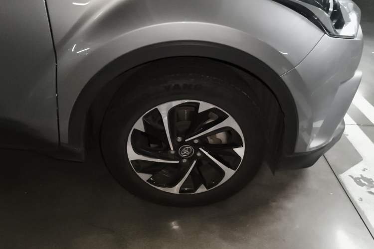 Used Toyota IZOA 2018 2.0L Yichi Version China VI Standard Right Front Wheel Hub