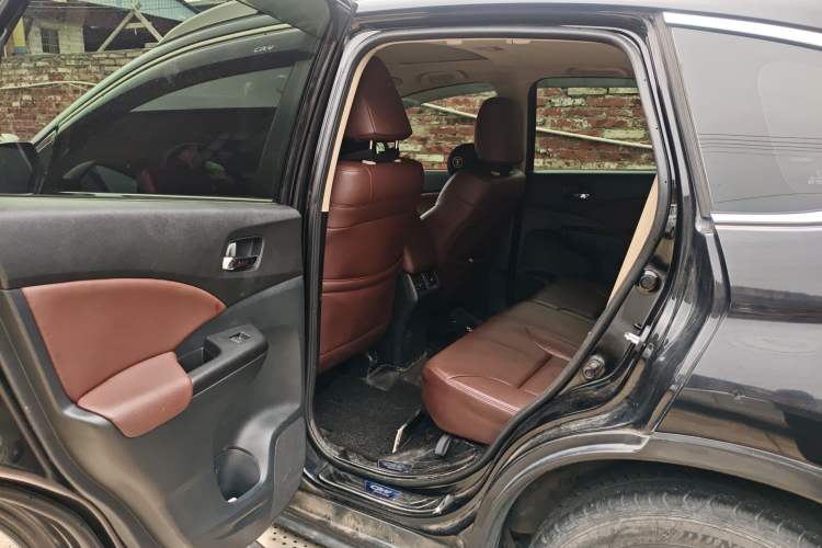 Used Honda CR-V 2016 2.0L two-wheel drive Urban Edition Left Rear Seat