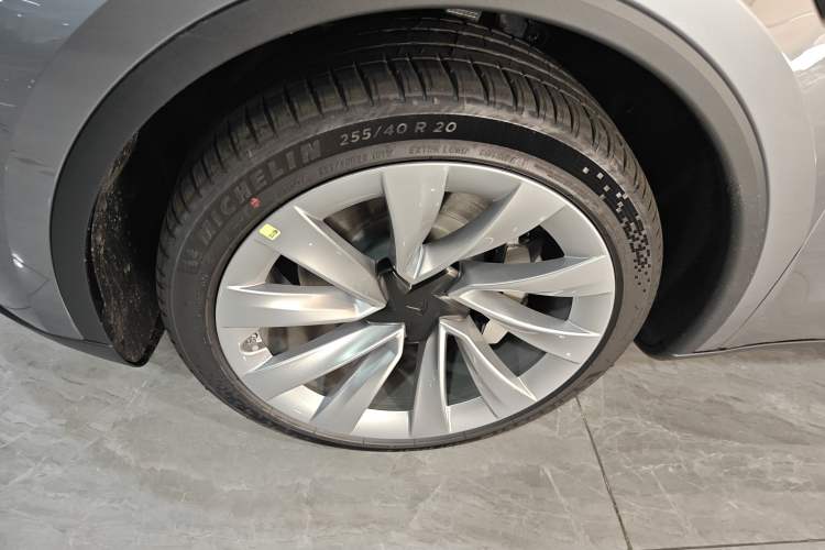 Used Tesla Model Y 2026 Model Long-Range Rear-Wheel-Drive Version Left Front Wheel Hub