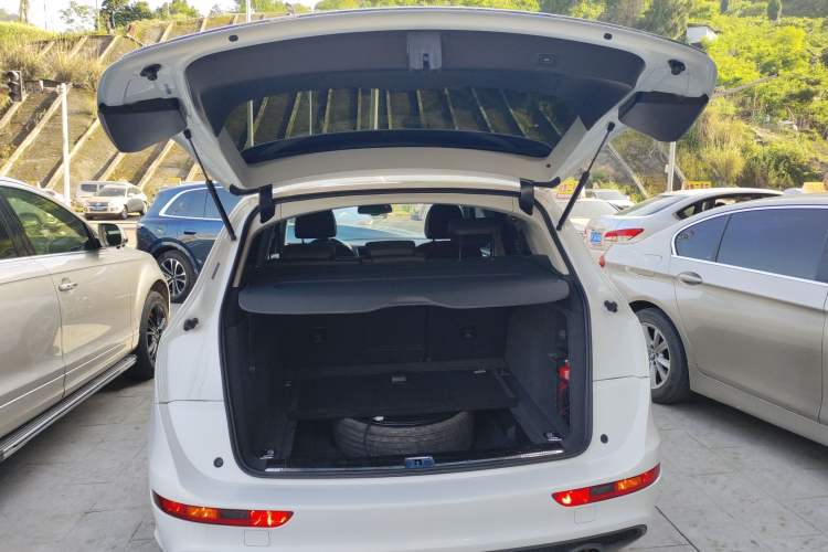 Used Audi Q5 2018 Collector's Edition 40 TFSI Technology Model
