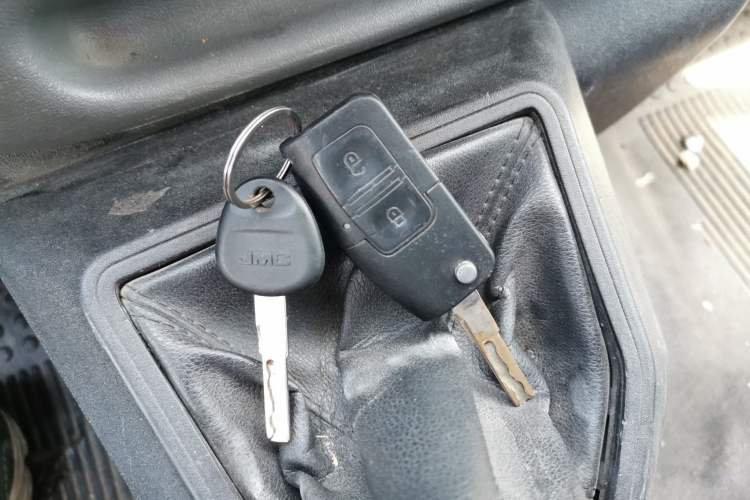 Used JMC Transit 2017 2.8T Commercial Version Long Wheelbase Mid-Roof 6/7/8-Seater JX493 Vehicle Key