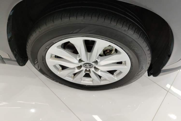 Used Toyota Corolla Cross 2023 Dual-Motor 2.0L Pioneer Edition Right Front Wheel Hub