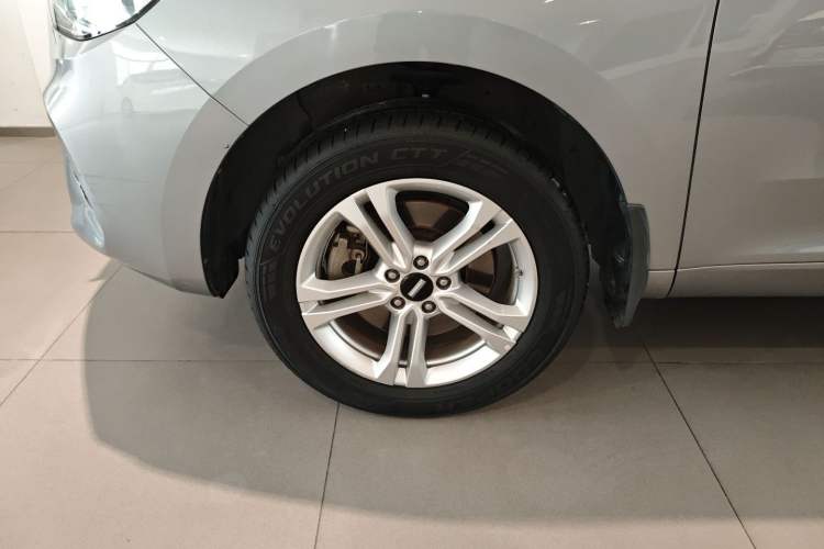 Used Wey VV5 2019 1.5T Two-Wheel Drive Color Pioneer
