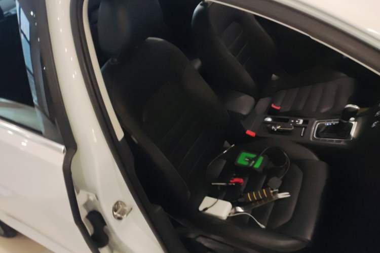 Used Volkswagen Golf 2016 230TSI Automatic Luxury Version Right Front Seat