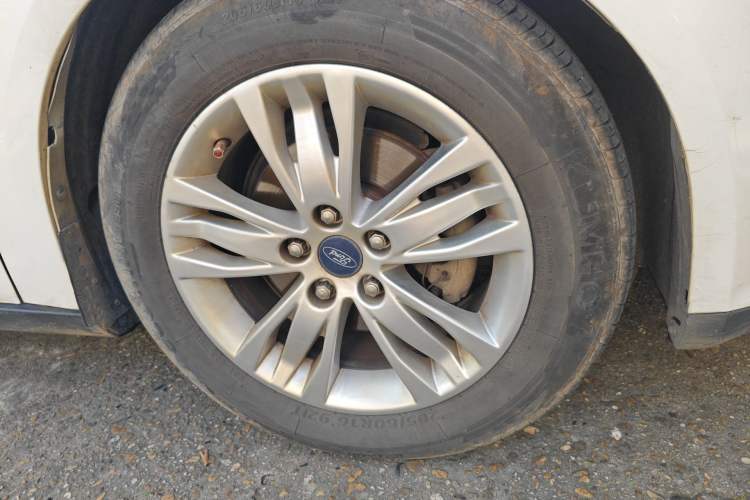 Used Ford Focus 2012 Sedan 1.6L Manual Comfort Model
