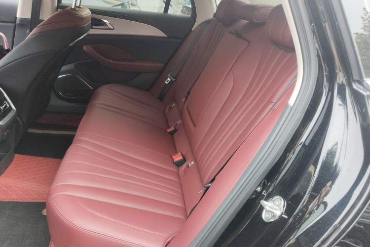 Used Hongqi H5 2025 2.0T Automatic Flag Edition – 500 000 Units Commemorative Version
