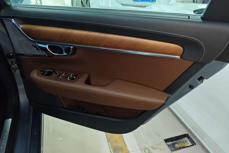 Used Volvo S90 New Energy 2019 T8 E-Drive Hybrid Intelligent Luxury Version China V Standard Right Rear Door Interior