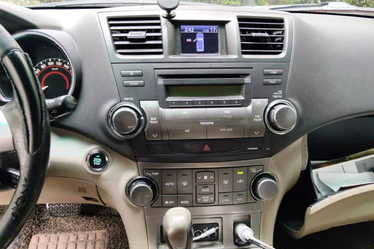 Used Toyota Highlander 2012 2.7L Two-Wheel Drive 7-Seater Luxury Edition Audio And AC Panel