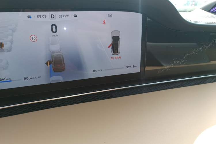 Used Hima Stelato S9 2025 Extended-Range Max+ Odometer Close Up