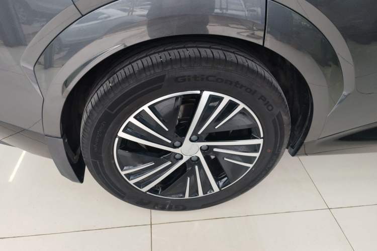 Used Lynk & Co 08 EM-P 2025 120km Long-Range Pro
