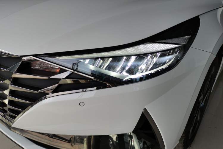 Used Hyundai Elantra 2022 1.5L CVT LUX Prestige Edition Left Front Headlight