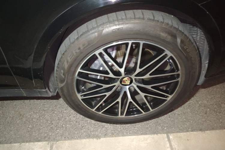 Used Porsche Cayenne 2024 Cayenne 3.0T Right Front Wheel Hub