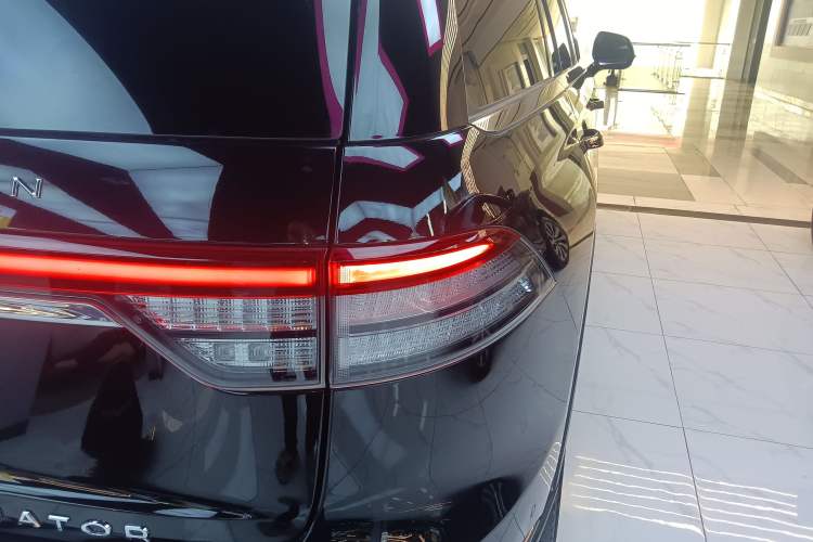 Used Lincoln Aviator 2020 3.0T V6 All-Wheel Drive Executive Version