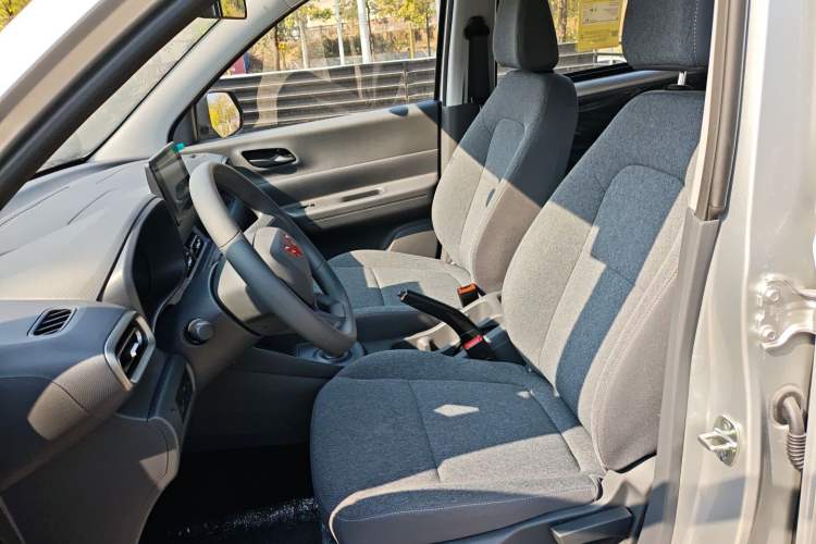 Used Wuling Hongguang New Energy 2025 Extended-Range Hybrid 50 km Standard Version
