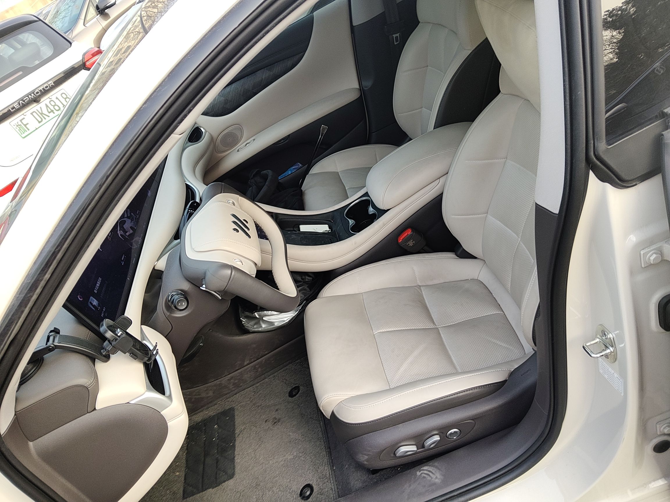 Переднее сиденье в автомобиле